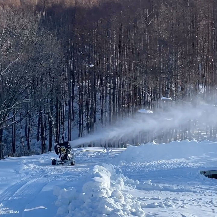 フワフワ天然雪&降雪機で準備万端！！